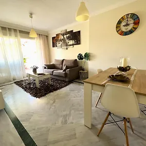 https://precioso-apartamento-puerto-banus-marbella.1costadelsol.com